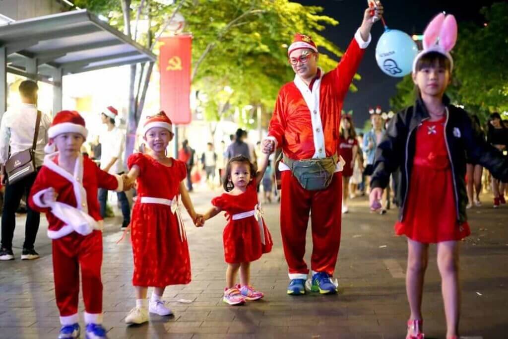 Noel au Vietnam comment expliquer l’ambiance festive des athées